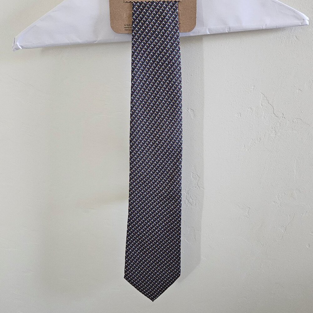 Kenneth Cole, men's silk tie, classic pattern